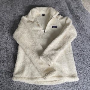 White fluffy Patagonia quarter zip